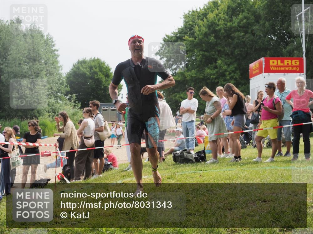 15.06.2025 - 27. Vierlanden-Triathlon KatJ http://msf.ph/oto/8031343 15.06.2025 11:09:23 Schwimmen 776, 829, 846 meine-sportfotos.de