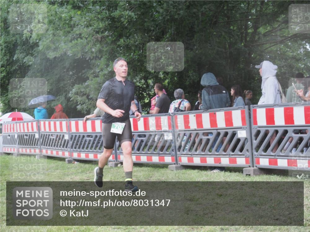 21.06.2025 - 27. Vierlanden-Triathlon KatJ http://msf.ph/oto/8031347 15.06.2025 13:40:21 Ziel 72, 154, 703, 904, 1089 meine-sportfotos.de