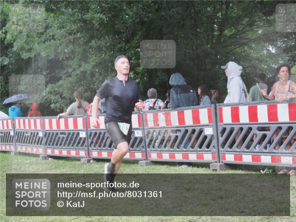 21.06.2025 - 27. Vierlanden-Triathlon KatJ http://msf.ph/oto/8031361 15.06.2025 13:40:22 Ziel 72, 703, 904, 1089 meine-sportfotos.de