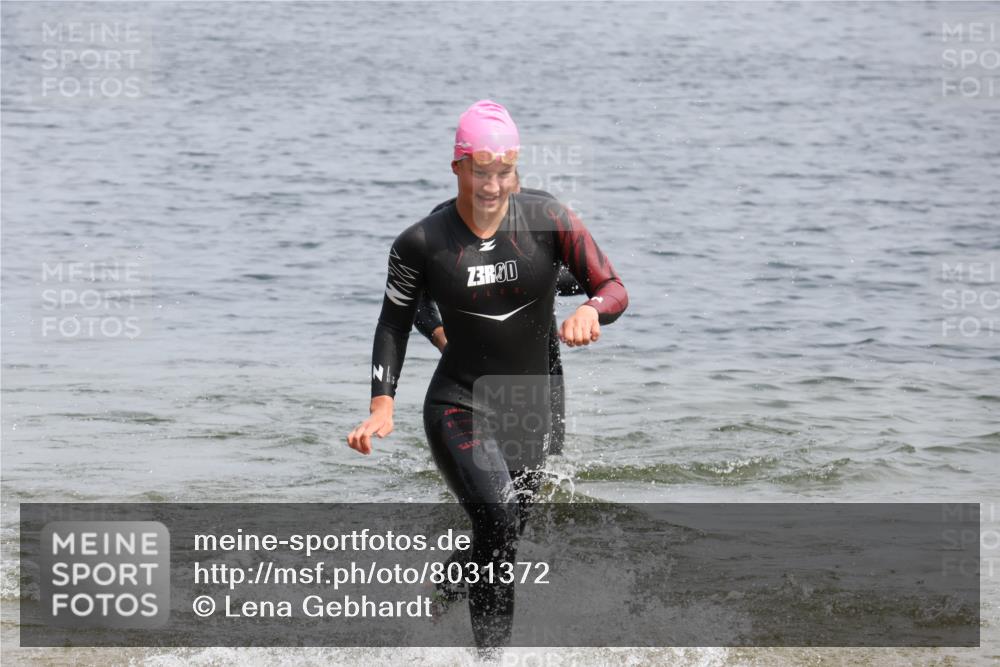 15.06.2025 - 27. Vierlanden-Triathlon Lena Gebhardt http://msf.ph/oto/8031372 15.06.2025 11:10:34 Schwimmen 770, 772, 953 meine-sportfotos.de