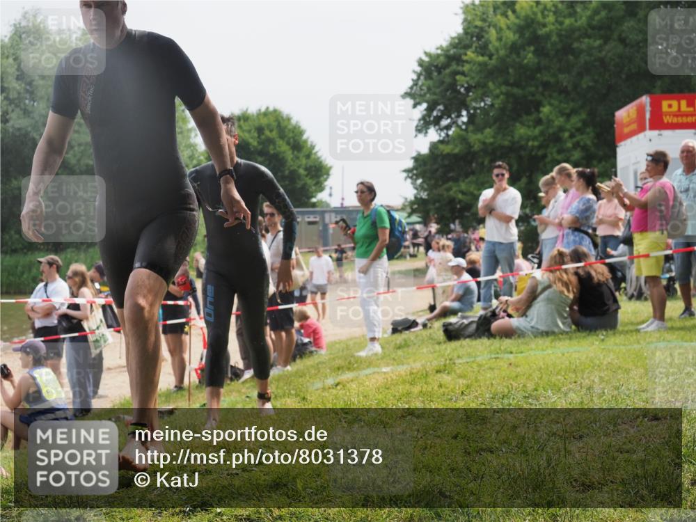 15.06.2025 - 27. Vierlanden-Triathlon KatJ http://msf.ph/oto/8031378 15.06.2025 11:09:41 Schwimmen 783, 856 meine-sportfotos.de