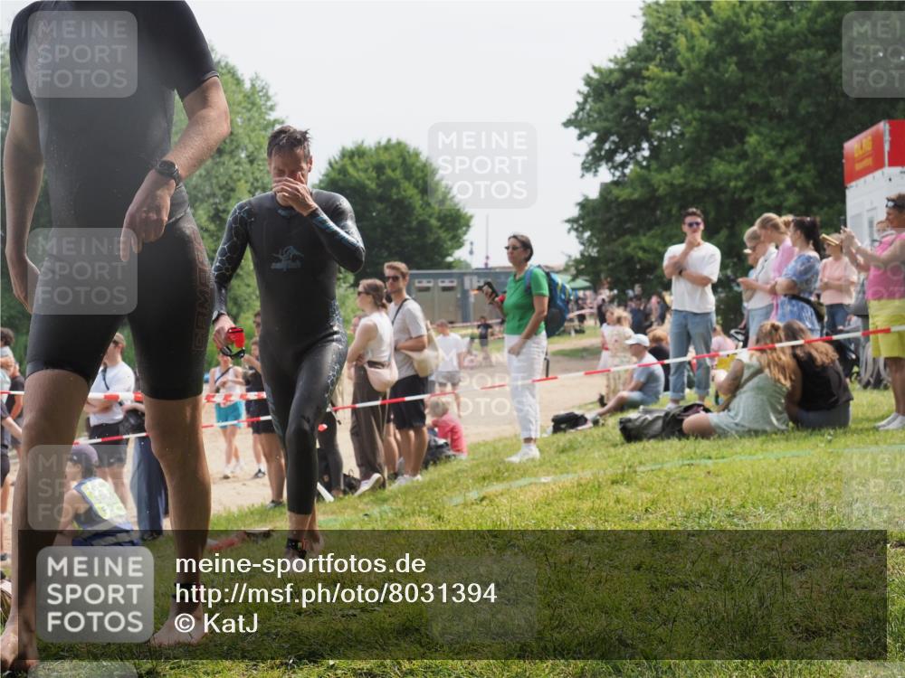 15.06.2025 - 27. Vierlanden-Triathlon KatJ http://msf.ph/oto/8031394 15.06.2025 11:09:41 Schwimmen 783, 856 meine-sportfotos.de