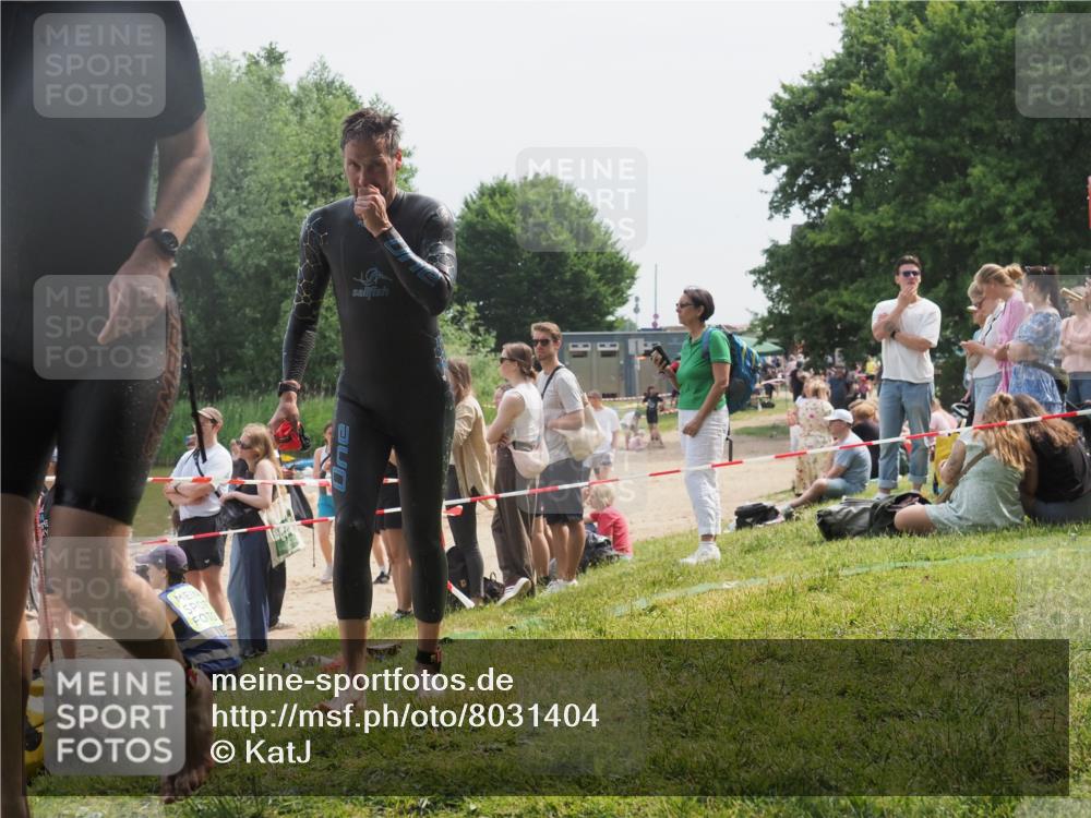 15.06.2025 - 27. Vierlanden-Triathlon KatJ http://msf.ph/oto/8031404 15.06.2025 11:09:42 Schwimmen 783, 856 meine-sportfotos.de