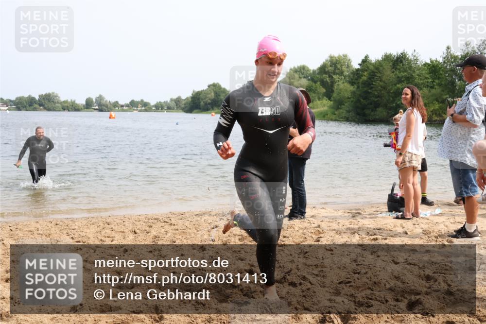 15.06.2025 - 27. Vierlanden-Triathlon Lena Gebhardt http://msf.ph/oto/8031413 15.06.2025 11:10:37 Schwimmen 770, 772, 953 meine-sportfotos.de