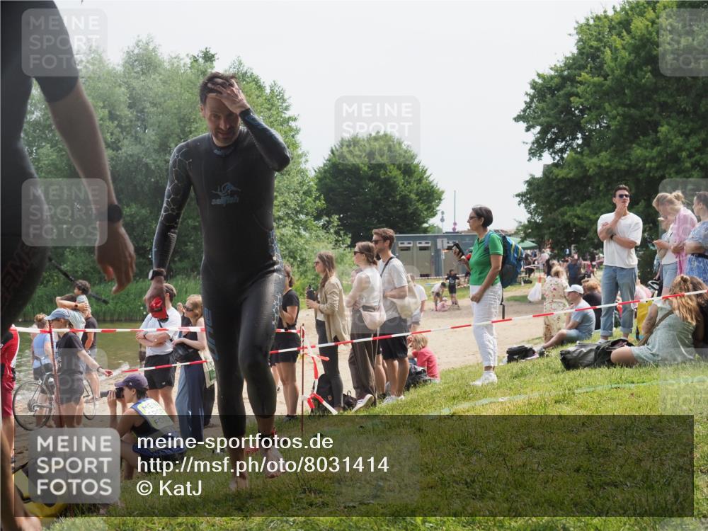 15.06.2025 - 27. Vierlanden-Triathlon KatJ http://msf.ph/oto/8031414 15.06.2025 11:09:42 Schwimmen 783, 856 meine-sportfotos.de