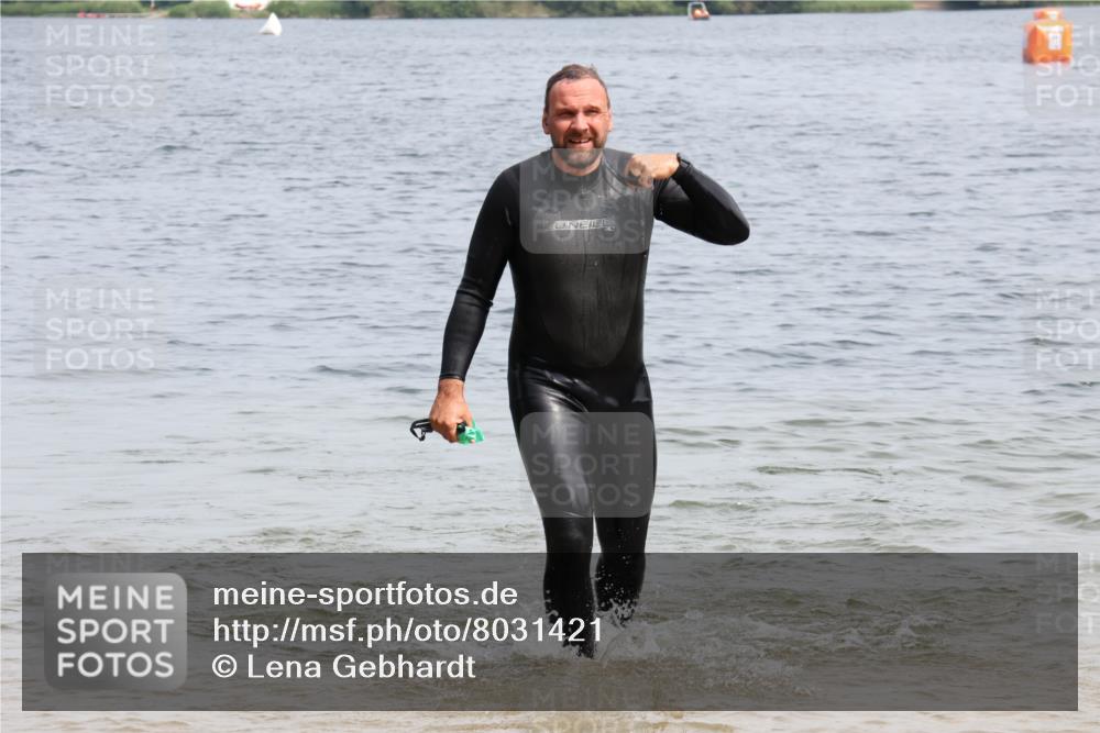 15.06.2025 - 27. Vierlanden-Triathlon Lena Gebhardt http://msf.ph/oto/8031421 15.06.2025 11:10:38 Schwimmen 770, 772, 953 meine-sportfotos.de