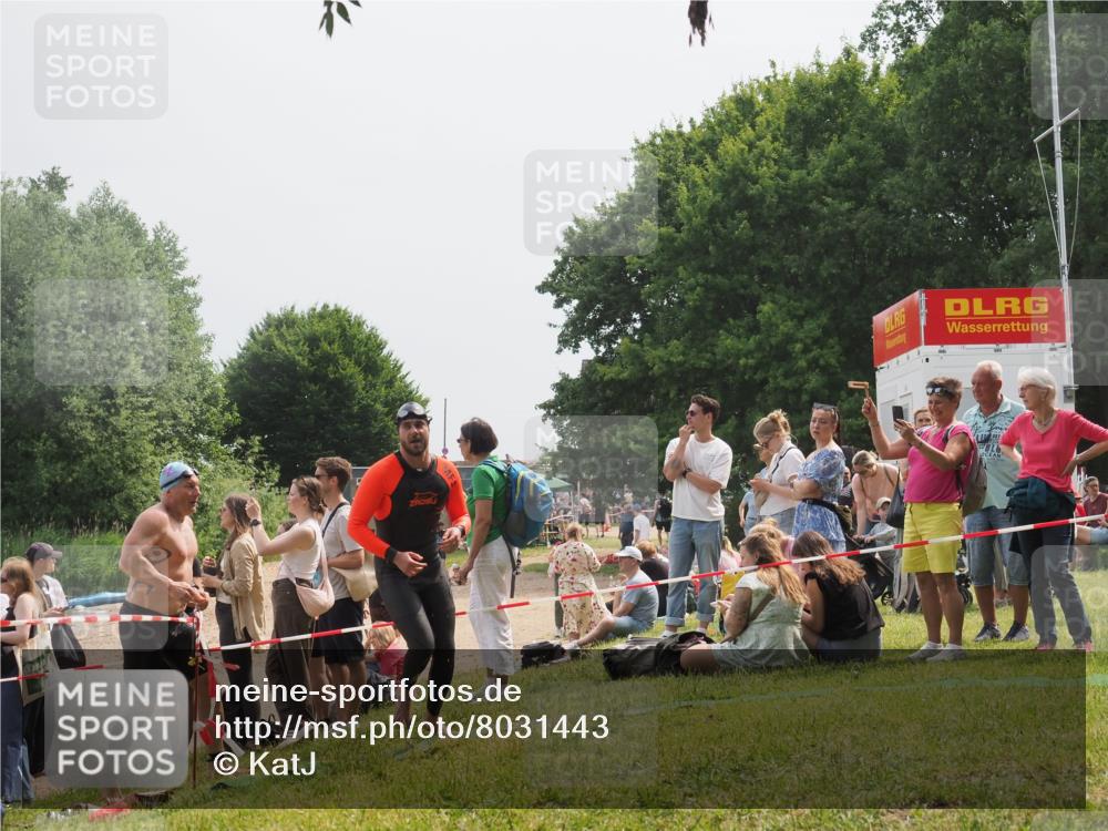 15.06.2025 - 27. Vierlanden-Triathlon KatJ http://msf.ph/oto/8031443 15.06.2025 11:09:54 Schwimmen 745, 784, 786 meine-sportfotos.de