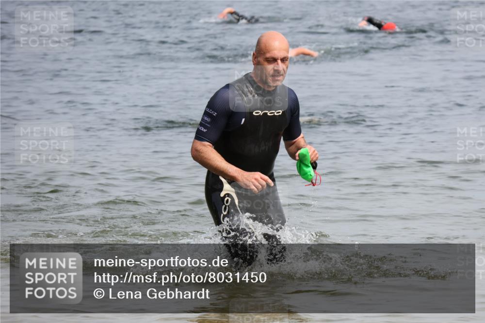 15.06.2025 - 27. Vierlanden-Triathlon Lena Gebhardt http://msf.ph/oto/8031450 15.06.2025 11:10:43 Schwimmen 770, 832, 953 meine-sportfotos.de