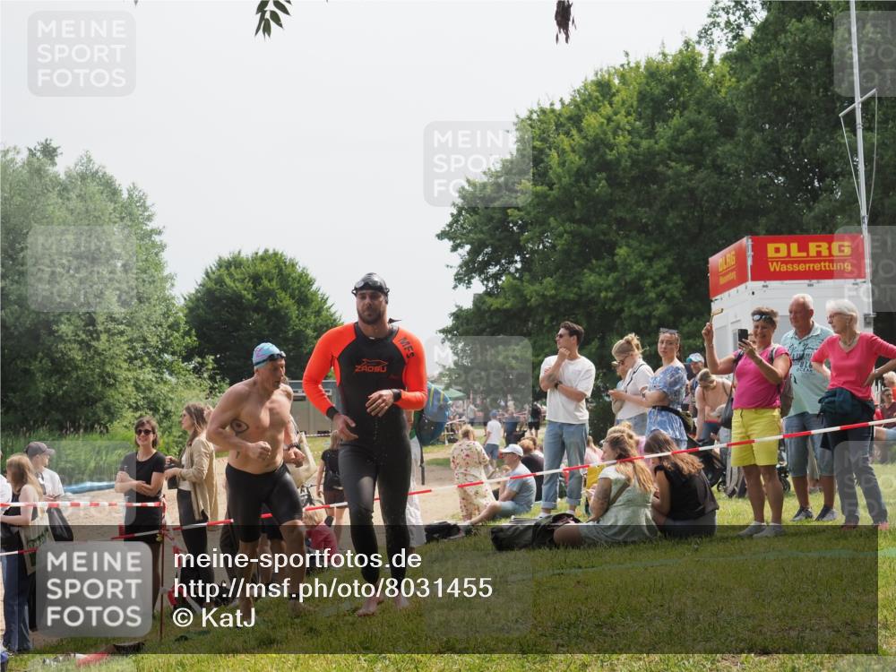 15.06.2025 - 27. Vierlanden-Triathlon KatJ http://msf.ph/oto/8031455 15.06.2025 11:09:55 Schwimmen 745, 784, 786 meine-sportfotos.de