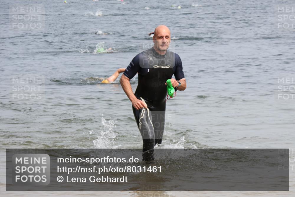 15.06.2025 - 27. Vierlanden-Triathlon Lena Gebhardt http://msf.ph/oto/8031461 15.06.2025 11:10:45 Schwimmen 770, 832, 953 meine-sportfotos.de