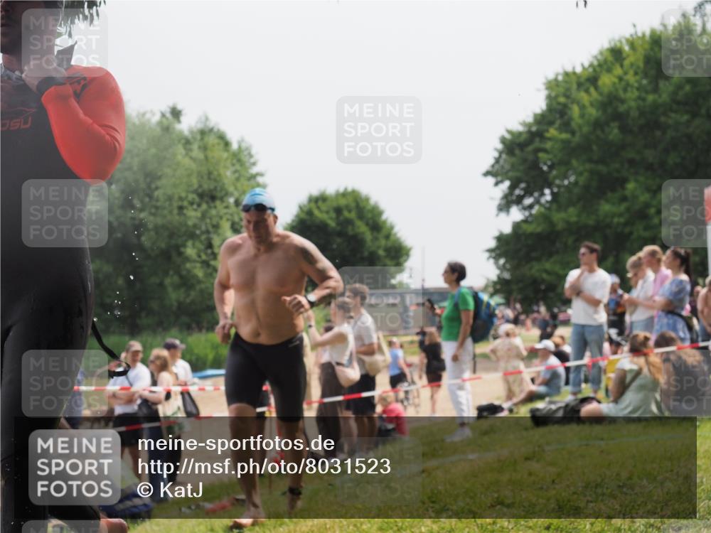 15.06.2025 - 27. Vierlanden-Triathlon KatJ http://msf.ph/oto/8031523 15.06.2025 11:09:56 Schwimmen 745, 784, 786 meine-sportfotos.de