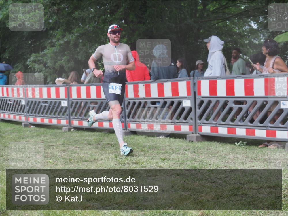 21.06.2025 - 27. Vierlanden-Triathlon KatJ http://msf.ph/oto/8031529 15.06.2025 13:40:52 Ziel 763, 1125 meine-sportfotos.de