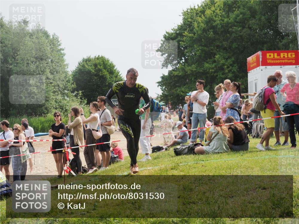 15.06.2025 - 27. Vierlanden-Triathlon KatJ http://msf.ph/oto/8031530 15.06.2025 11:09:59 Schwimmen 745, 784, 786 meine-sportfotos.de