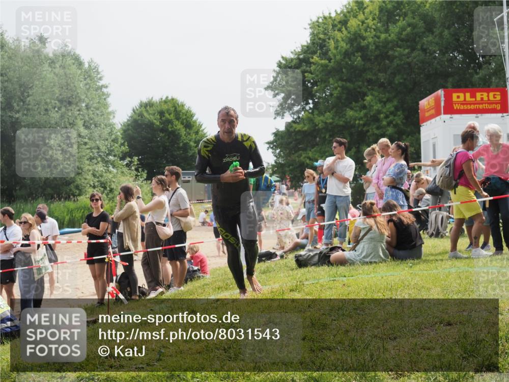15.06.2025 - 27. Vierlanden-Triathlon KatJ http://msf.ph/oto/8031543 15.06.2025 11:09:59 Schwimmen 745, 784, 786 meine-sportfotos.de