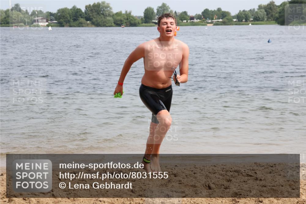 15.06.2025 - 27. Vierlanden-Triathlon Lena Gebhardt http://msf.ph/oto/8031555 15.06.2025 11:11:06 Schwimmen 861, 947 meine-sportfotos.de