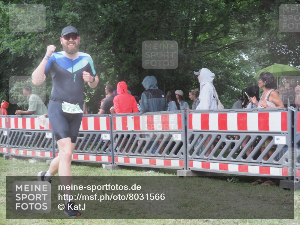 21.06.2025 - 27. Vierlanden-Triathlon KatJ http://msf.ph/oto/8031566 15.06.2025 13:41:00 Ziel 637, 763, 925, 961 meine-sportfotos.de