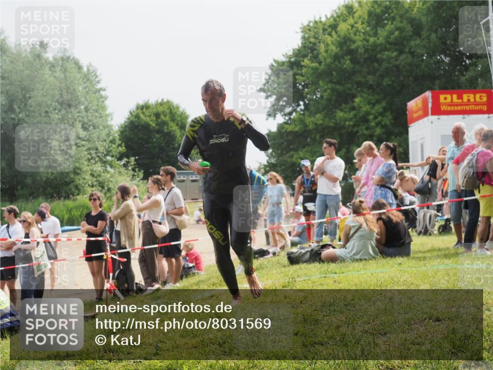 15.06.2025 - 27. Vierlanden-Triathlon KatJ http://msf.ph/oto/8031569 15.06.2025 11:10:00 Schwimmen 745, 784, 786 meine-sportfotos.de