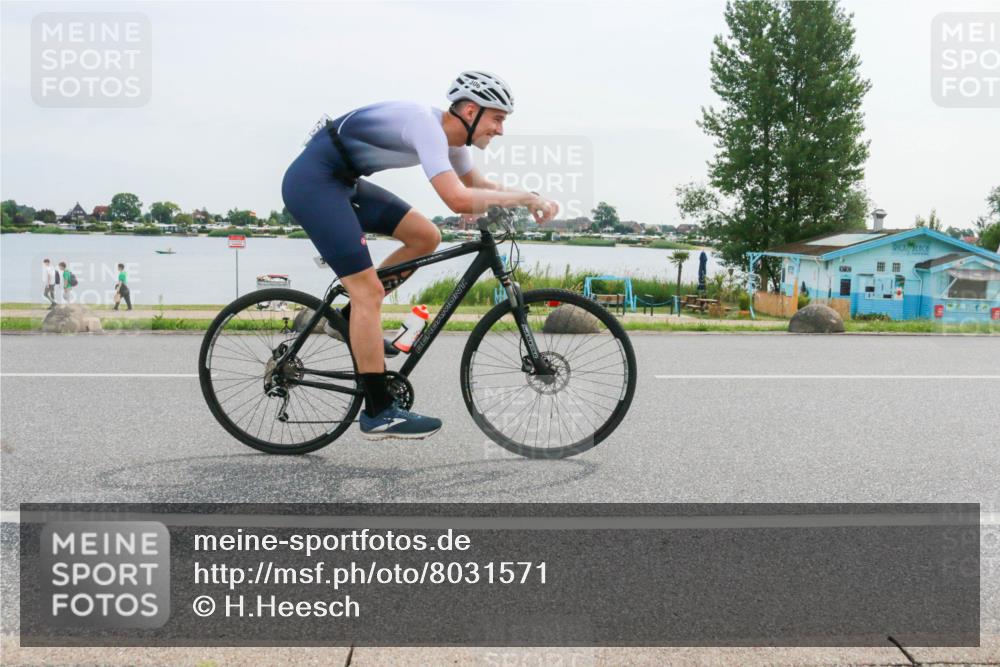 15.06.2025 - 27. Vierlanden-Triathlon H.Heesch http://msf.ph/oto/8031571 15.06.2025 10:37:06 Radfahren 306 meine-sportfotos.de