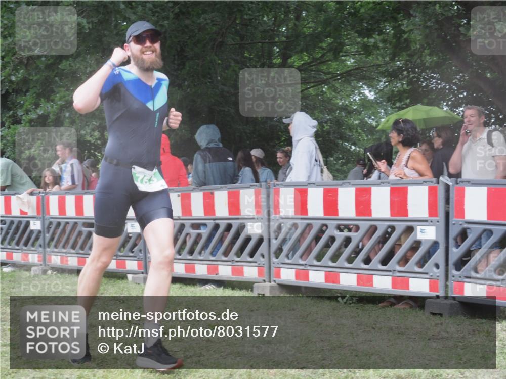 21.06.2025 - 27. Vierlanden-Triathlon KatJ http://msf.ph/oto/8031577 15.06.2025 13:41:00 Ziel 637, 763, 925, 961 meine-sportfotos.de