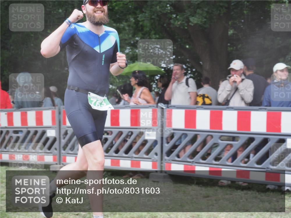 21.06.2025 - 27. Vierlanden-Triathlon KatJ http://msf.ph/oto/8031603 15.06.2025 13:41:00 Ziel 637, 763, 925, 961 meine-sportfotos.de