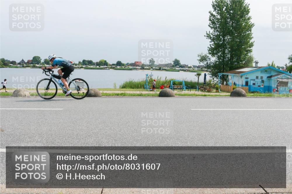 15.06.2025 - 27. Vierlanden-Triathlon H.Heesch http://msf.ph/oto/8031607 15.06.2025 11:33:35 Radfahren 229 meine-sportfotos.de
