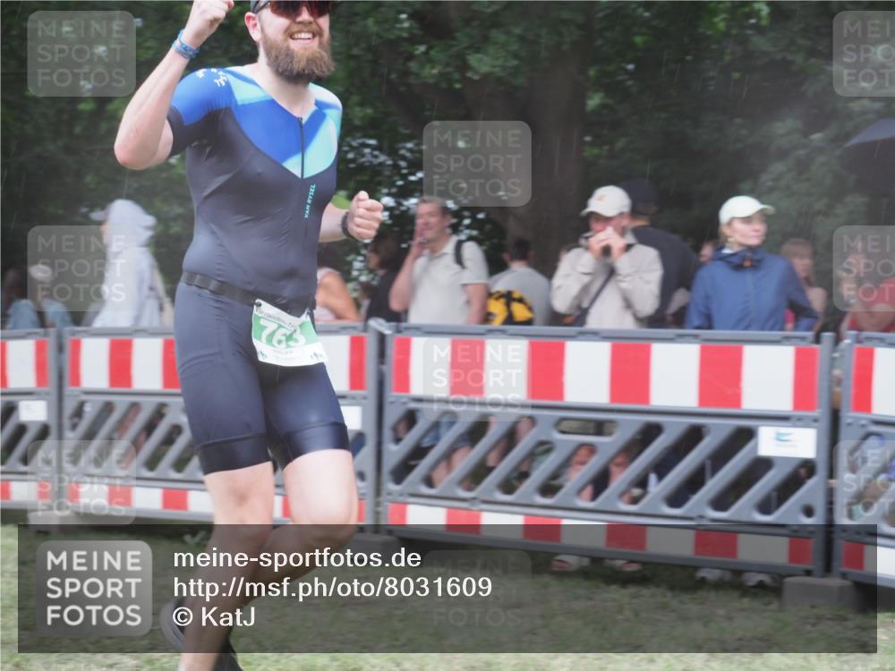 21.06.2025 - 27. Vierlanden-Triathlon KatJ http://msf.ph/oto/8031609 15.06.2025 13:41:00 Ziel 637, 763, 925, 961 meine-sportfotos.de