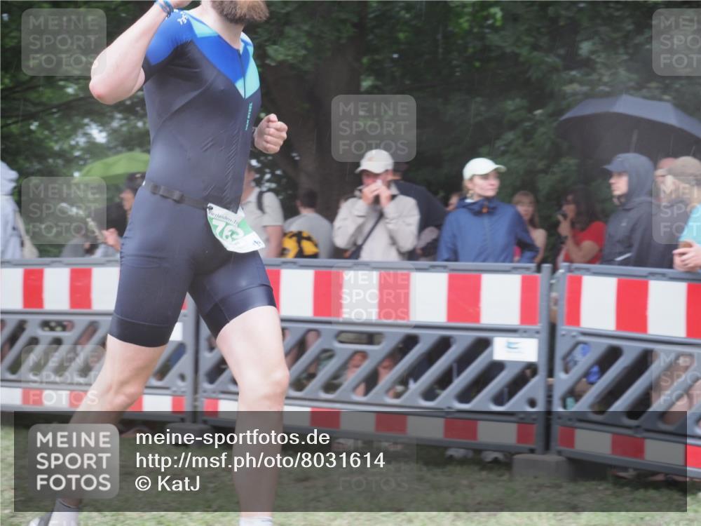21.06.2025 - 27. Vierlanden-Triathlon KatJ http://msf.ph/oto/8031614 15.06.2025 13:41:01 Ziel 637, 763, 925, 961 meine-sportfotos.de