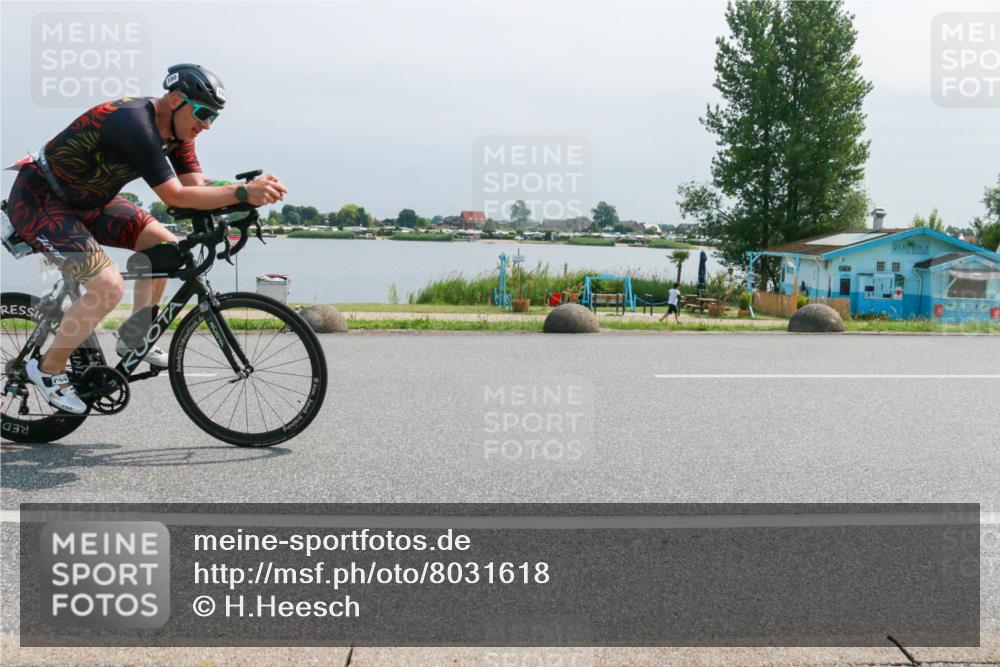 15.06.2025 - 27. Vierlanden-Triathlon H.Heesch http://msf.ph/oto/8031618 15.06.2025 11:33:44 Radfahren 150 meine-sportfotos.de