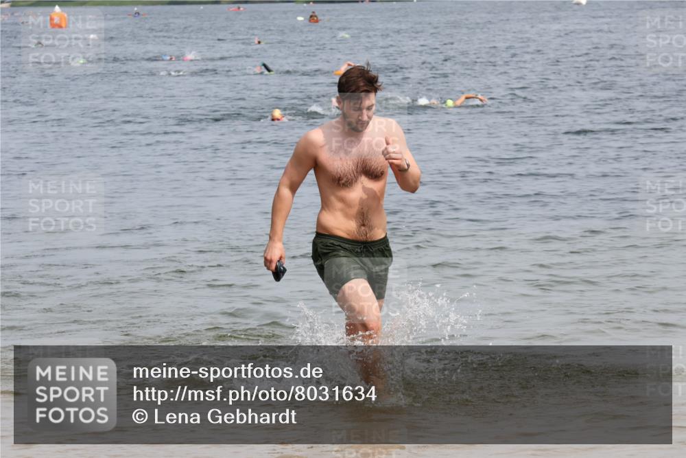 15.06.2025 - 27. Vierlanden-Triathlon Lena Gebhardt http://msf.ph/oto/8031634 15.06.2025 11:11:29 Schwimmen 742, 843 meine-sportfotos.de