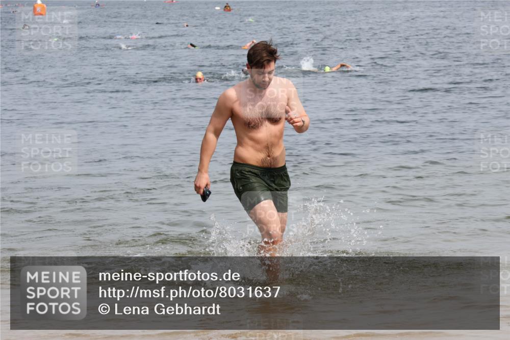 15.06.2025 - 27. Vierlanden-Triathlon Lena Gebhardt http://msf.ph/oto/8031637 15.06.2025 11:11:29 Schwimmen 742, 843 meine-sportfotos.de