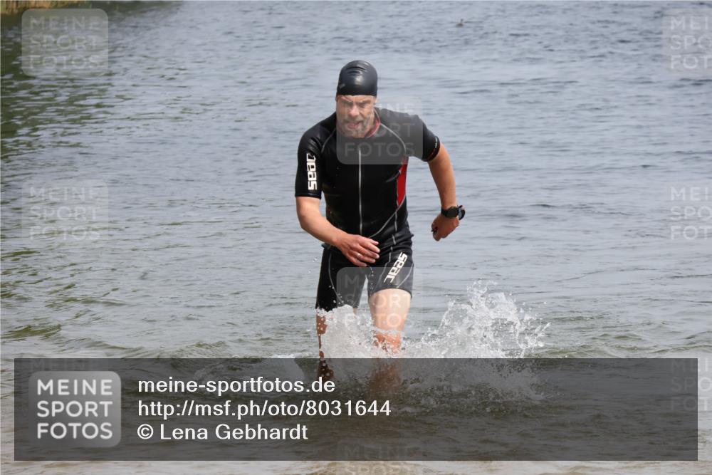 15.06.2025 - 27. Vierlanden-Triathlon Lena Gebhardt http://msf.ph/oto/8031644 15.06.2025 11:11:30 Schwimmen 742, 791, 843 meine-sportfotos.de