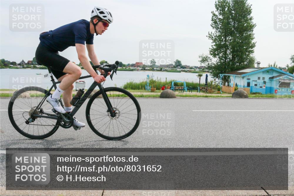 15.06.2025 - 27. Vierlanden-Triathlon H.Heesch http://msf.ph/oto/8031652 15.06.2025 10:37:13 Radfahren 65, 111, 160, 237, 337 meine-sportfotos.de