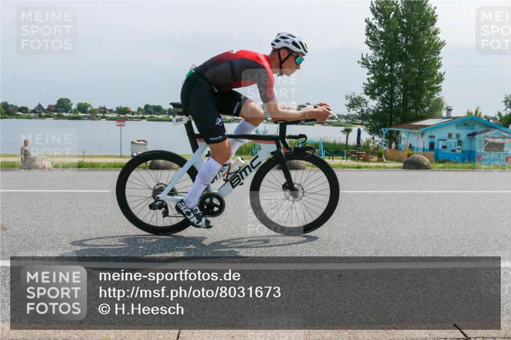 15.06.2025 - 27. Vierlanden-Triathlon H.Heesch http://msf.ph/oto/8031673 15.06.2025 11:33:52 Radfahren 238, 661, 692 meine-sportfotos.de