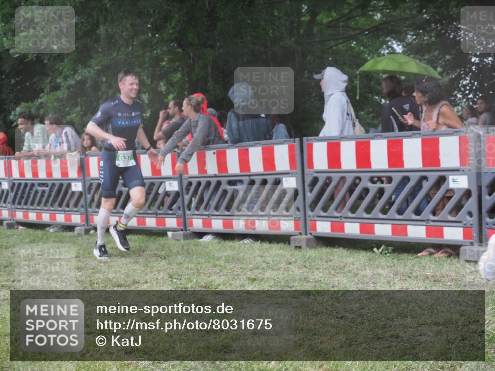 21.06.2025 - 27. Vierlanden-Triathlon KatJ http://msf.ph/oto/8031675 15.06.2025 13:41:08 Ziel 167, 637, 925, 961 meine-sportfotos.de