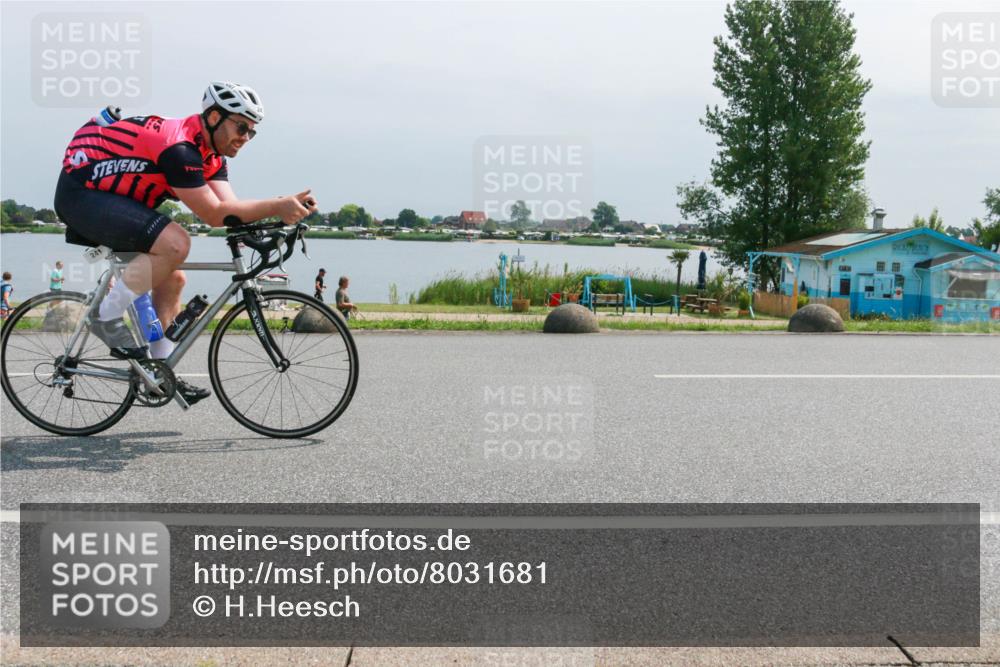 15.06.2025 - 27. Vierlanden-Triathlon H.Heesch http://msf.ph/oto/8031681 15.06.2025 11:33:57 Radfahren 241 meine-sportfotos.de