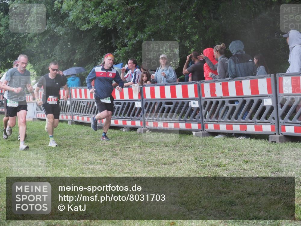21.06.2025 - 27. Vierlanden-Triathlon KatJ http://msf.ph/oto/8031703 15.06.2025 13:41:10 Ziel 133, 167, 637, 961 meine-sportfotos.de