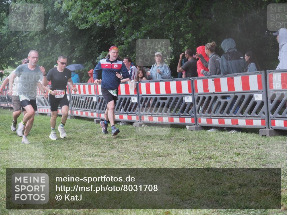 21.06.2025 - 27. Vierlanden-Triathlon KatJ http://msf.ph/oto/8031708 15.06.2025 13:41:10 Ziel 133, 167, 637, 961 meine-sportfotos.de