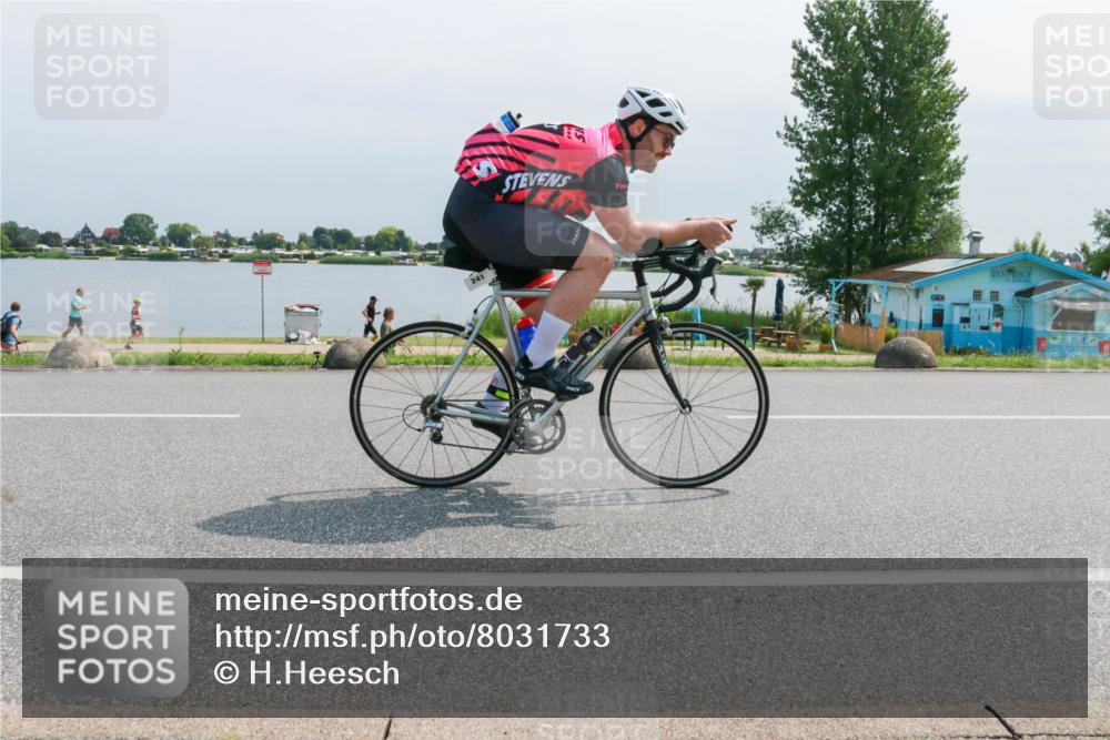 15.06.2025 - 27. Vierlanden-Triathlon H.Heesch http://msf.ph/oto/8031733 15.06.2025 11:33:57 Radfahren 241 meine-sportfotos.de