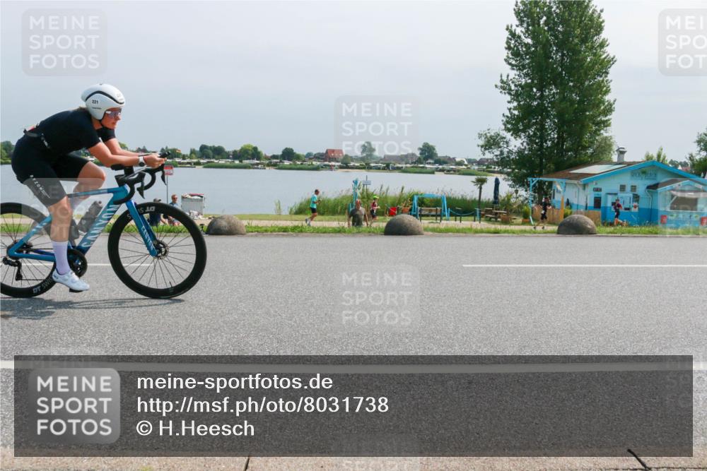 15.06.2025 - 27. Vierlanden-Triathlon H.Heesch http://msf.ph/oto/8031738 15.06.2025 11:34:02 Radfahren 221 meine-sportfotos.de