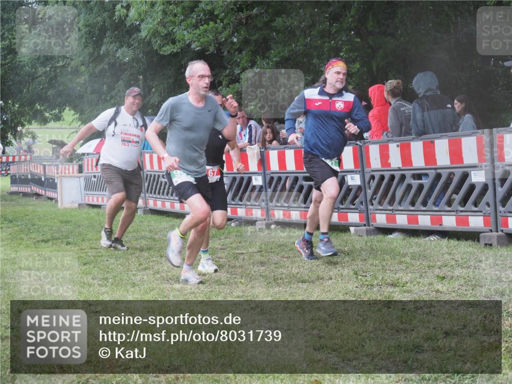 21.06.2025 - 27. Vierlanden-Triathlon KatJ http://msf.ph/oto/8031739 15.06.2025 13:41:11 Ziel 133, 167, 637, 961 meine-sportfotos.de