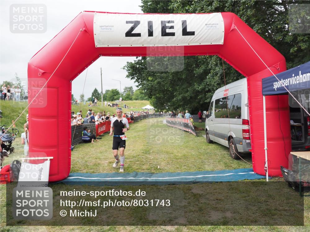 21.06.2025 - 27. Vierlanden-Triathlon MichiJ http://msf.ph/oto/8031743 15.06.2026 12:48:42 Ziel  meine-sportfotos.de