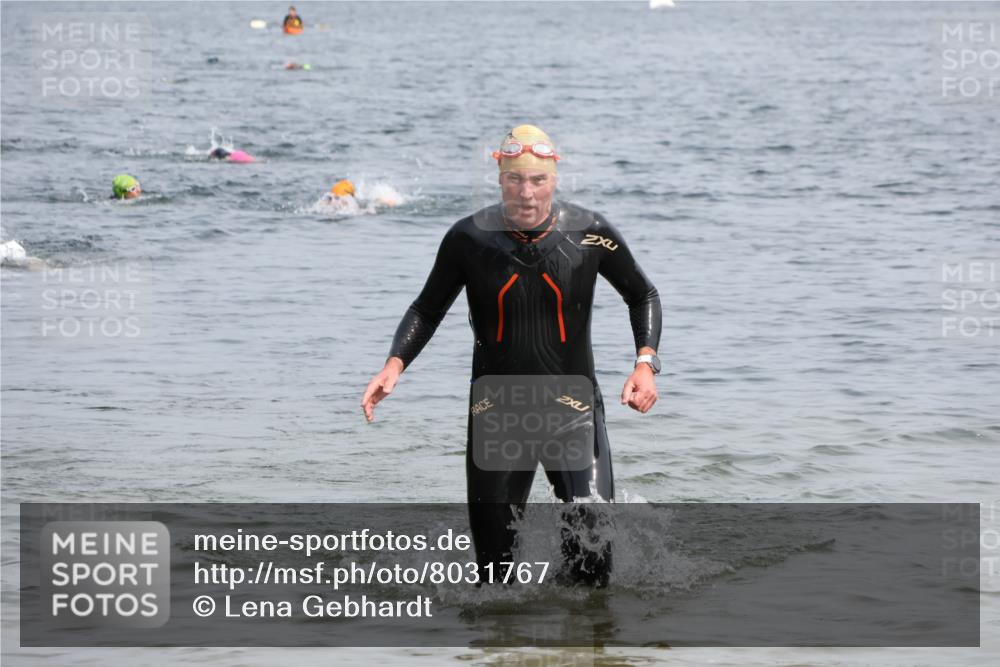 15.06.2025 - 27. Vierlanden-Triathlon Lena Gebhardt http://msf.ph/oto/8031767 15.06.2025 11:12:08 Schwimmen 785, 921, 934 meine-sportfotos.de