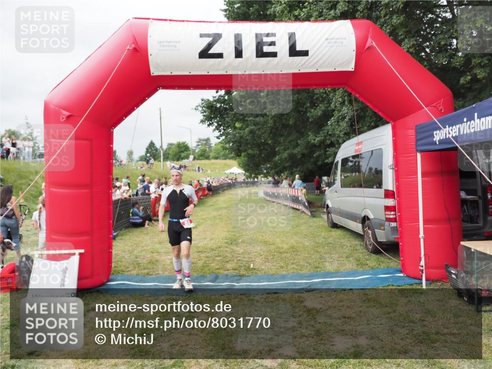 21.06.2025 - 27. Vierlanden-Triathlon MichiJ http://msf.ph/oto/8031770 15.06.2026 12:48:42 Ziel  meine-sportfotos.de