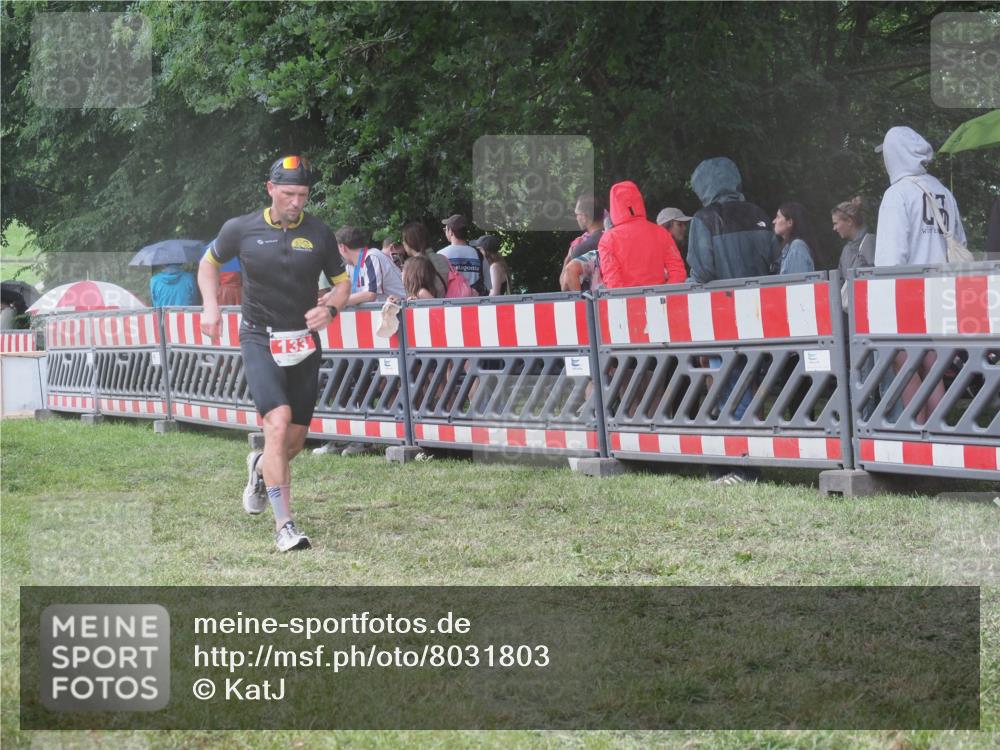 21.06.2025 - 27. Vierlanden-Triathlon KatJ http://msf.ph/oto/8031803 15.06.2025 13:41:17 Ziel 133 meine-sportfotos.de