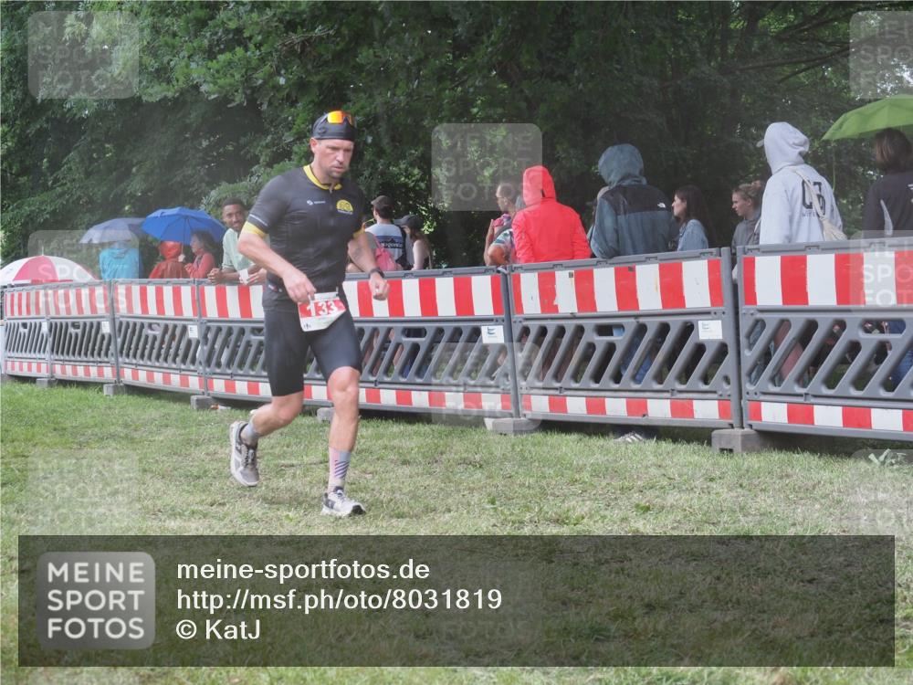 21.06.2025 - 27. Vierlanden-Triathlon KatJ http://msf.ph/oto/8031819 15.06.2025 13:41:18 Ziel 133 meine-sportfotos.de