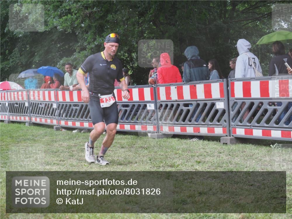 21.06.2025 - 27. Vierlanden-Triathlon KatJ http://msf.ph/oto/8031826 15.06.2025 13:41:18 Ziel 133 meine-sportfotos.de