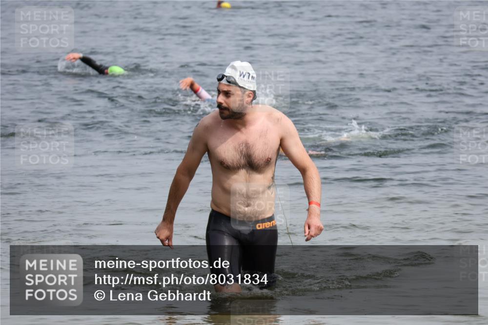 15.06.2025 - 27. Vierlanden-Triathlon Lena Gebhardt http://msf.ph/oto/8031834 15.06.2025 11:12:26 Schwimmen 968 meine-sportfotos.de