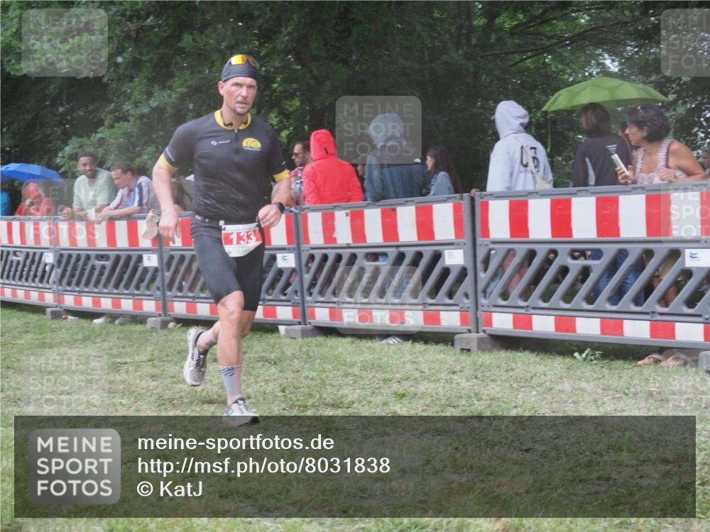21.06.2025 - 27. Vierlanden-Triathlon KatJ http://msf.ph/oto/8031838 15.06.2025 13:41:18 Ziel 133 meine-sportfotos.de