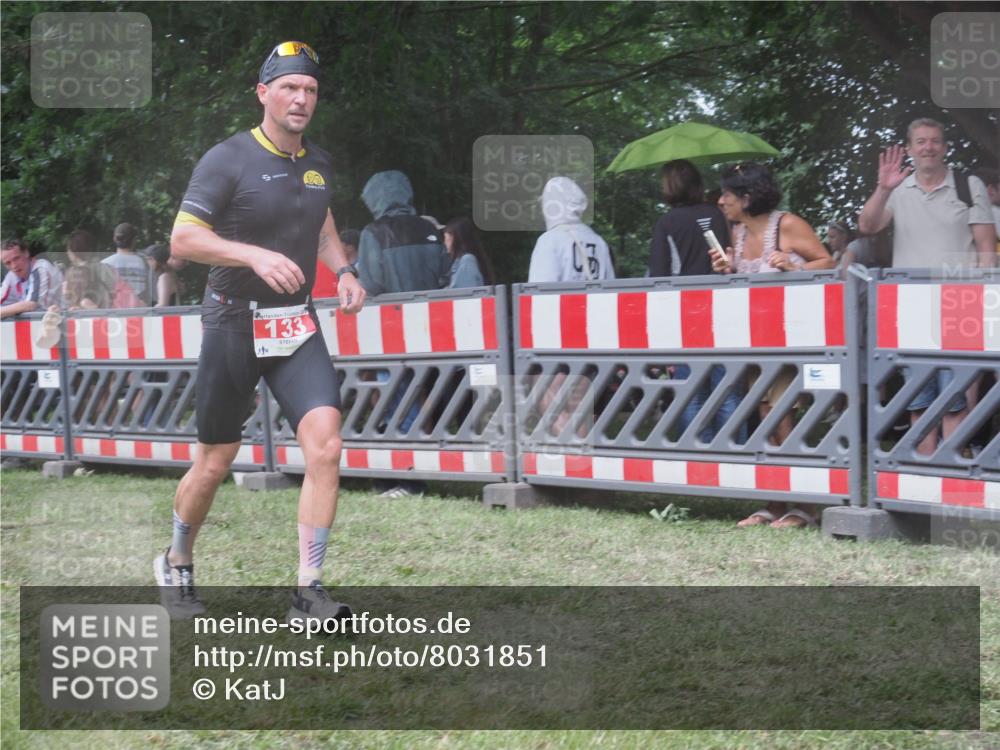 21.06.2025 - 27. Vierlanden-Triathlon KatJ http://msf.ph/oto/8031851 15.06.2025 13:41:18 Ziel 133 meine-sportfotos.de