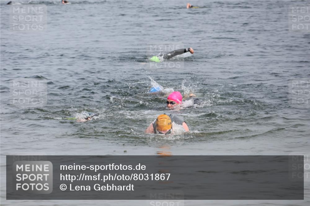 15.06.2025 - 27. Vierlanden-Triathlon Lena Gebhardt http://msf.ph/oto/8031867 15.06.2025 11:12:34 Schwimmen 968 meine-sportfotos.de